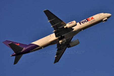 Boeing 757-200 - N915FD operated by FedEx Express