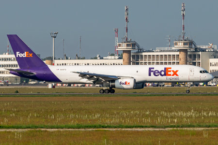 Boeing 757-200SF - N918FD operated by FedEx Express