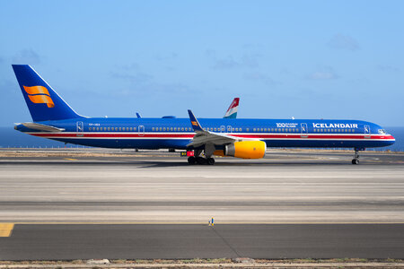 Boeing 757-300 - TF-ISX operated by Icelandair