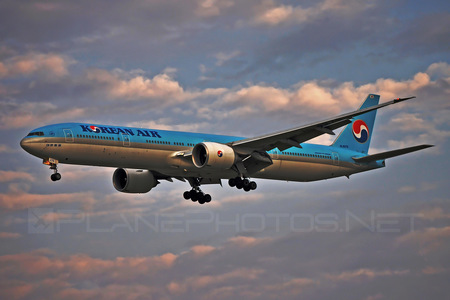 Boeing 777-300ER - HL8275 operated by Korean Air