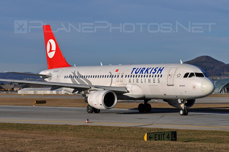 Airbus A320-214 - TC-JPY operated by Turkish Airlines