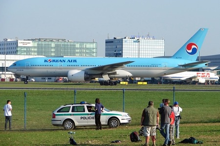 Boeing 777-200 - HL7764 operated by Korean Air
