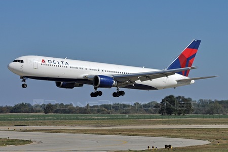Boeing 767-300ER - N1604R operated by Delta Air Lines