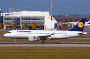 Airbus A320-214 - D-AIUY operated by Lufthansa