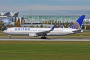 Boeing 767-300ER - N672UA operated by United Airlines