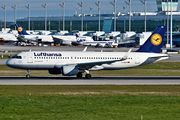Airbus A320-214 - D-AIUU operated by Lufthansa