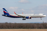 Airbus A321-211 - VP-BEW operated by Aeroflot