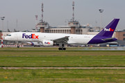 Boeing 757-200SF - N916FD operated by FedEx Express