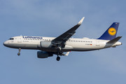 Airbus A320-214 - D-AIUP operated by Lufthansa