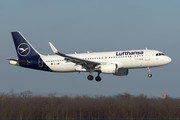 Airbus A320-214 - D-AIWF operated by Lufthansa
