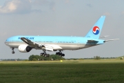 Boeing 777-200ER - HL7526  operated by Korean Air