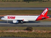 Airbus A320-232 - PT-MZV operated by TAM Linhas Aéreas