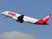 Airbus A320-232 - PT-MZT operated by TAM Linhas Aéreas