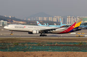 Airbus A330-323X - HL8282 operated by Asiana Airlines