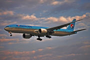 Boeing 777-300ER - HL8275 operated by Korean Air