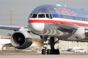 Boeing 757-200 - N195AN operated by American Airlines