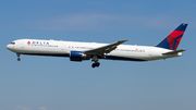 Boeing 767-400ER - N829MH operated by Delta Air Lines