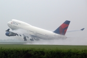 Boeing 747-400 - N665US operated by Delta Air Lines
