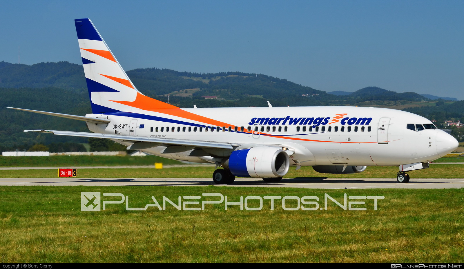 10041_Boeing-737-700_OK-SWT.jpg