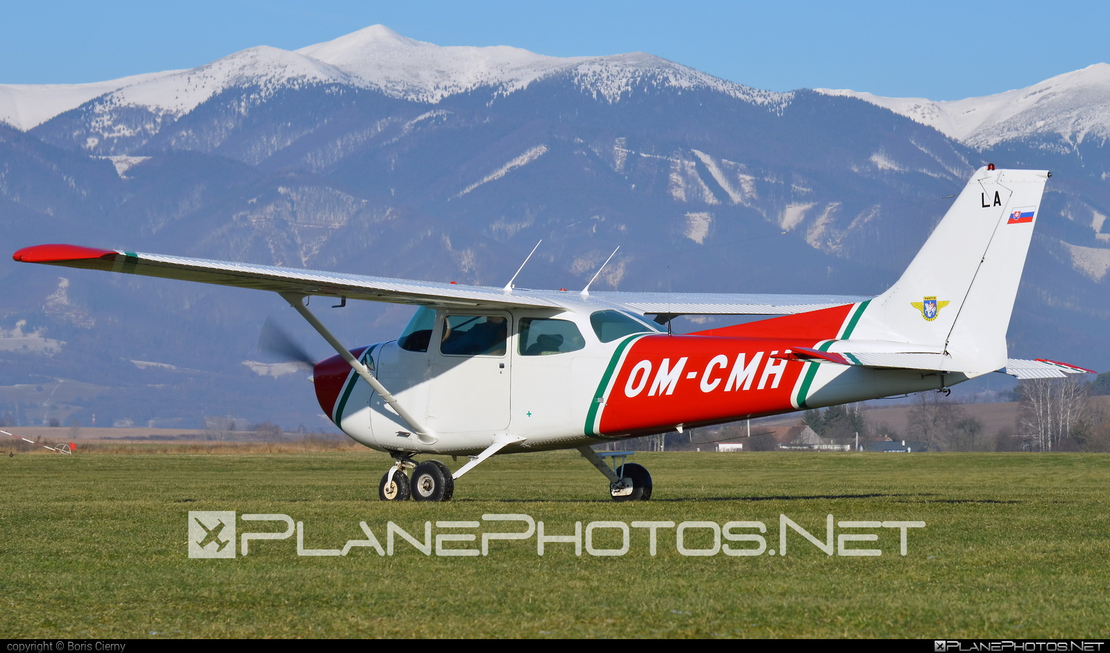 Cessna 172N Skyhawk II - OM-CMH operated by Slovenský národný aeroklub (Slovak National Aeroclub) #cessna #cessna172 #cessna172n #cessna172nskyhawk #cessna172skyhawk #cessnaskyhawk