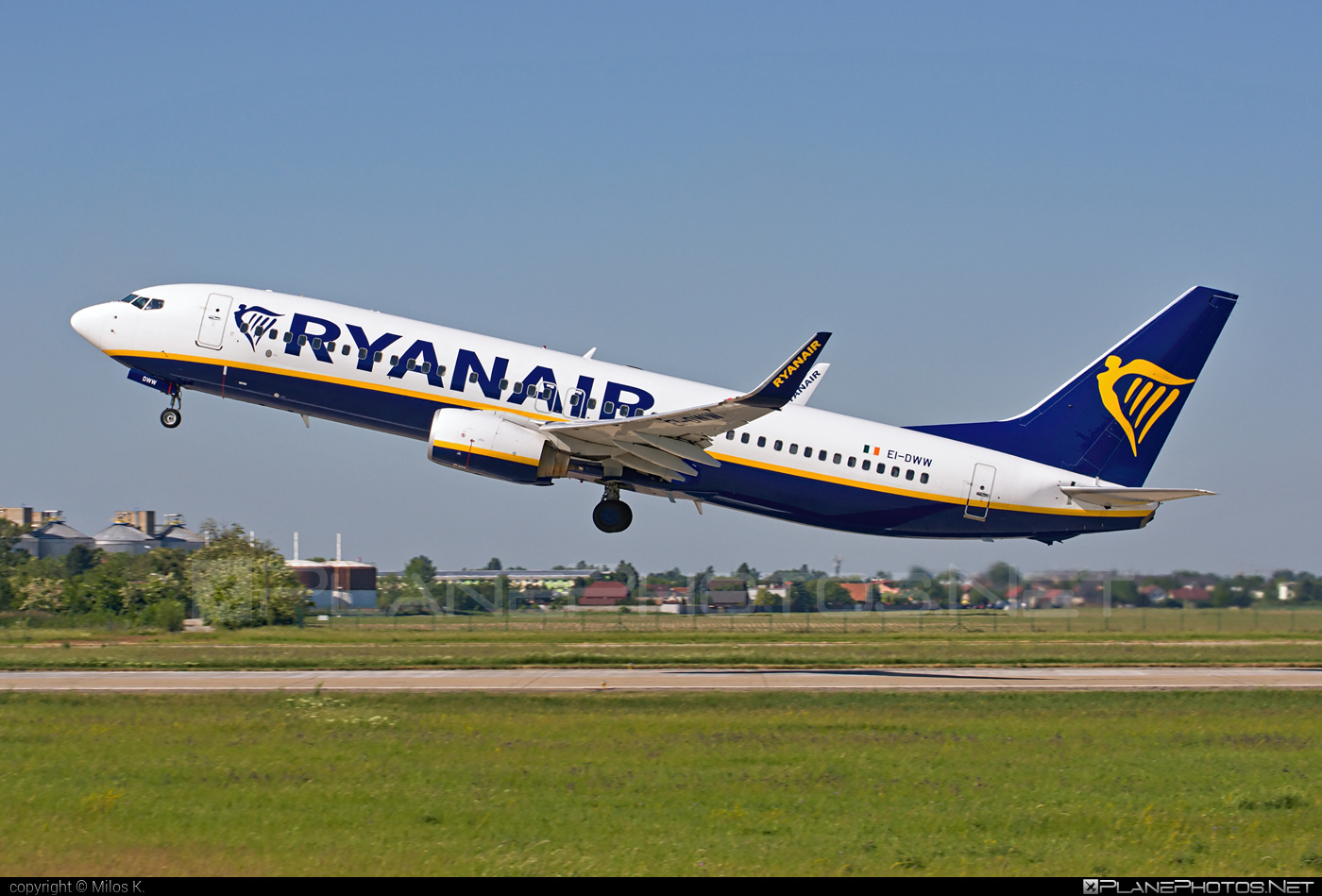 Boeing 737-800 - EI-DWW operated by Ryanair #b737 #b737nextgen #b737ng #boeing #boeing737 #ryanair