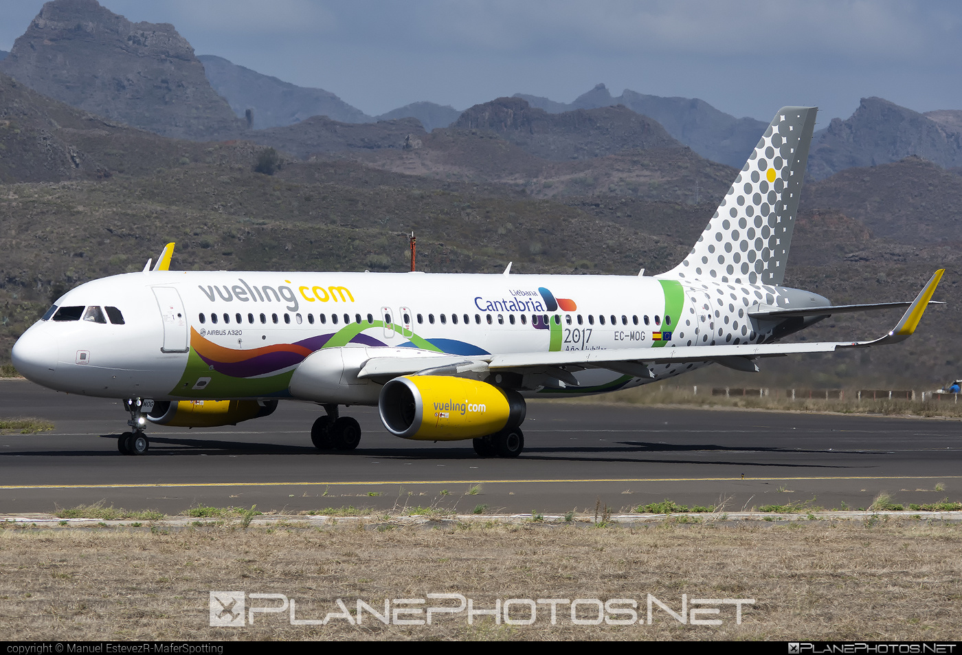 Airbus A320-232 - EC-MOG operated by Vueling Airlines #a320 #a320family #airbus #airbus320 #vueling #vuelingairlines