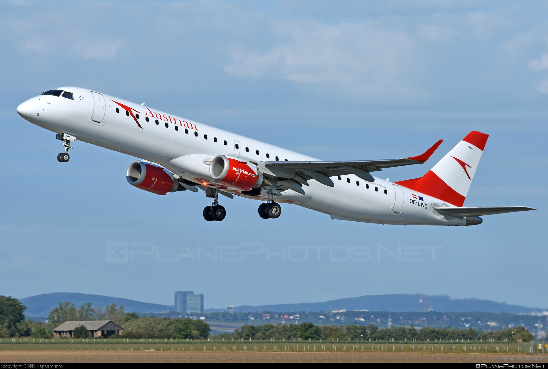 Embraer E195LR (ERJ-190-200LR) - OE-LWC operated by Austrian Airlines #austrian #austrianAirlines #e190 #e190200 #e190200lr #e195lr #embraer #embraer190200lr #embraer195 #embraer195lr