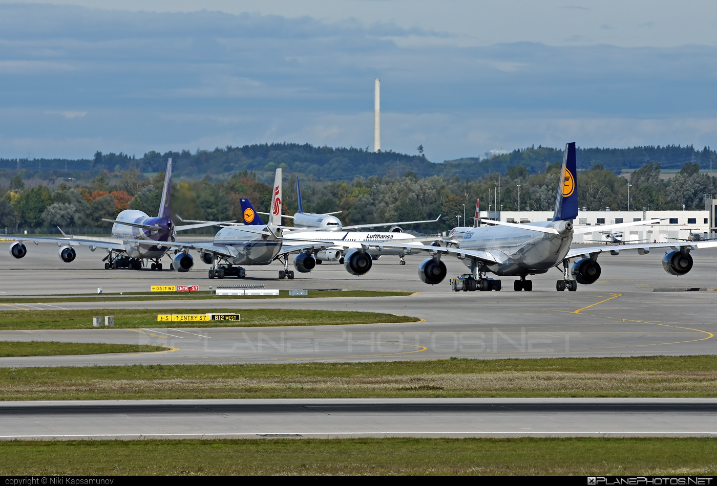 Airbus A340-642 - D-AIHH operated by Lufthansa #a340 #a340family #airbus #airbus340 #lufthansa