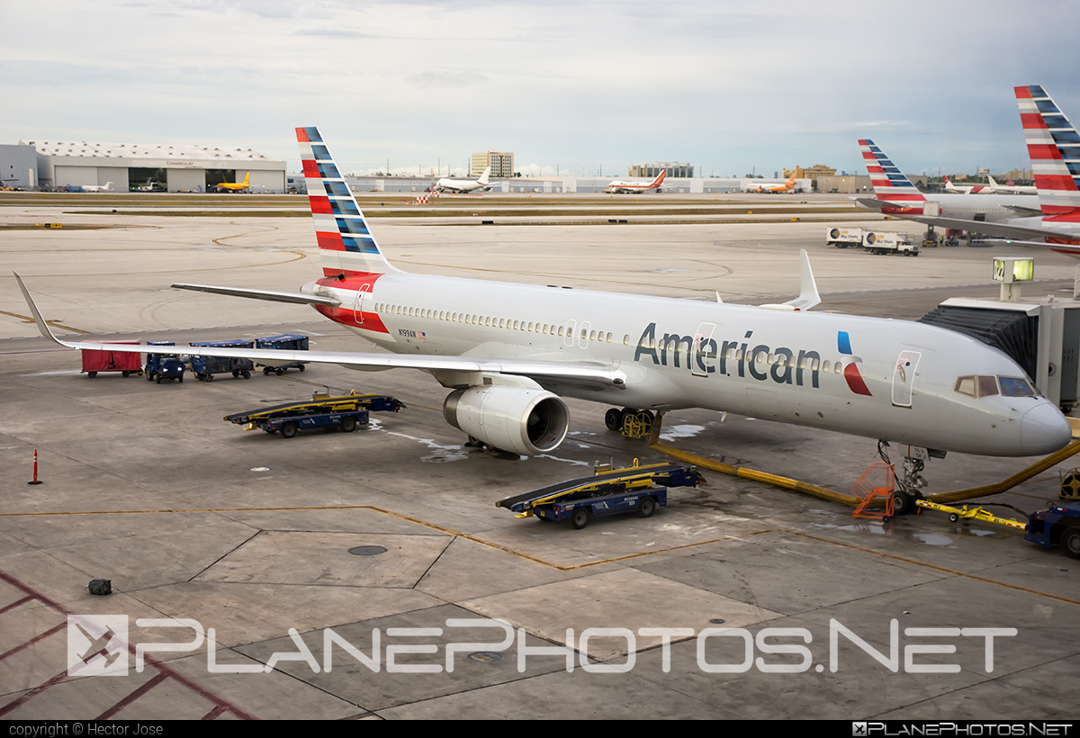 Boeing 757-200 - N199AN operated by American Airlines #americanairlines #b757 #boeing #boeing757