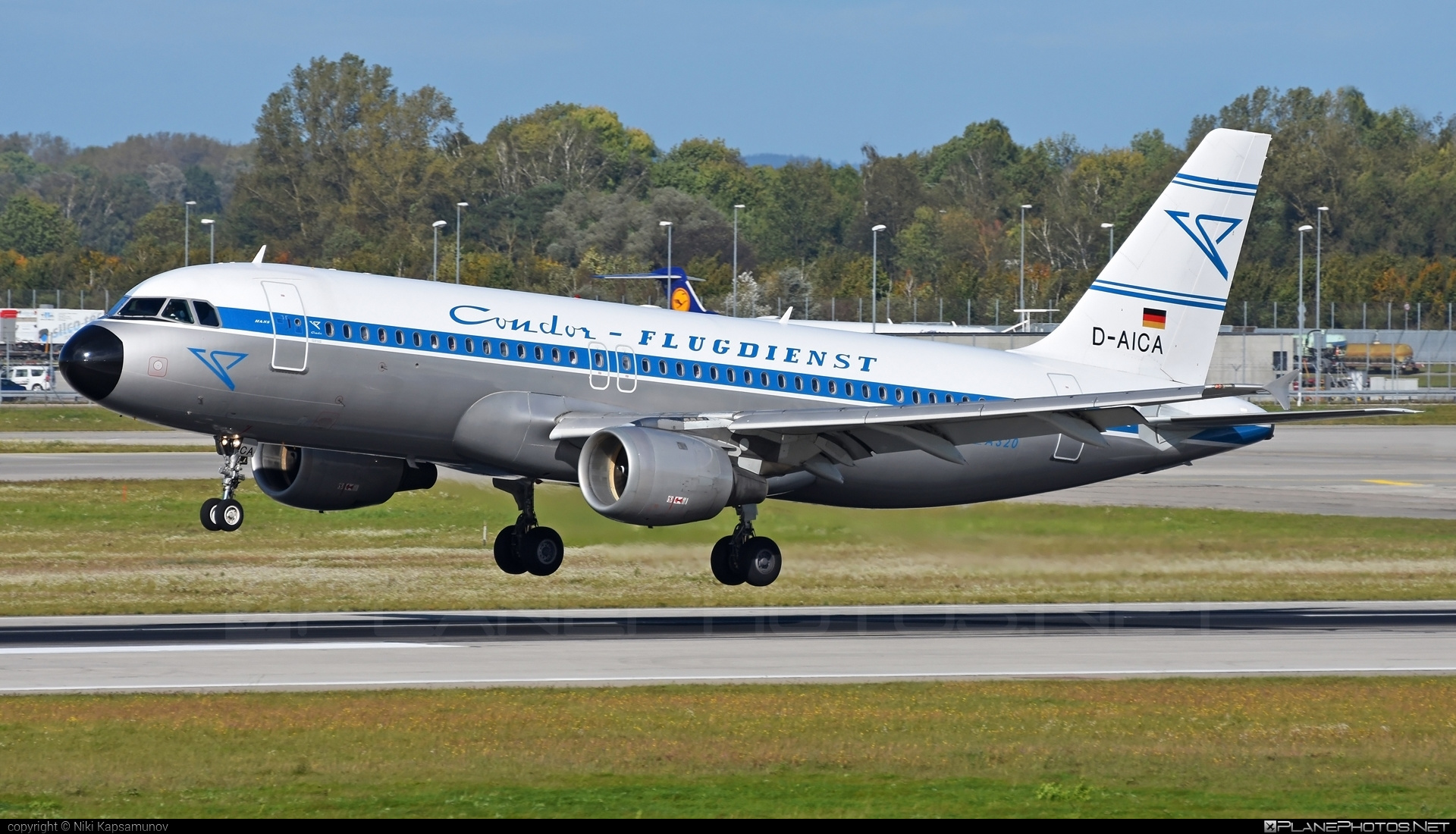 Airbus A320-212 - D-AICA operated by Condor #a320 #a320family #airbus #airbus320 #condor #condorAirlines #retro
