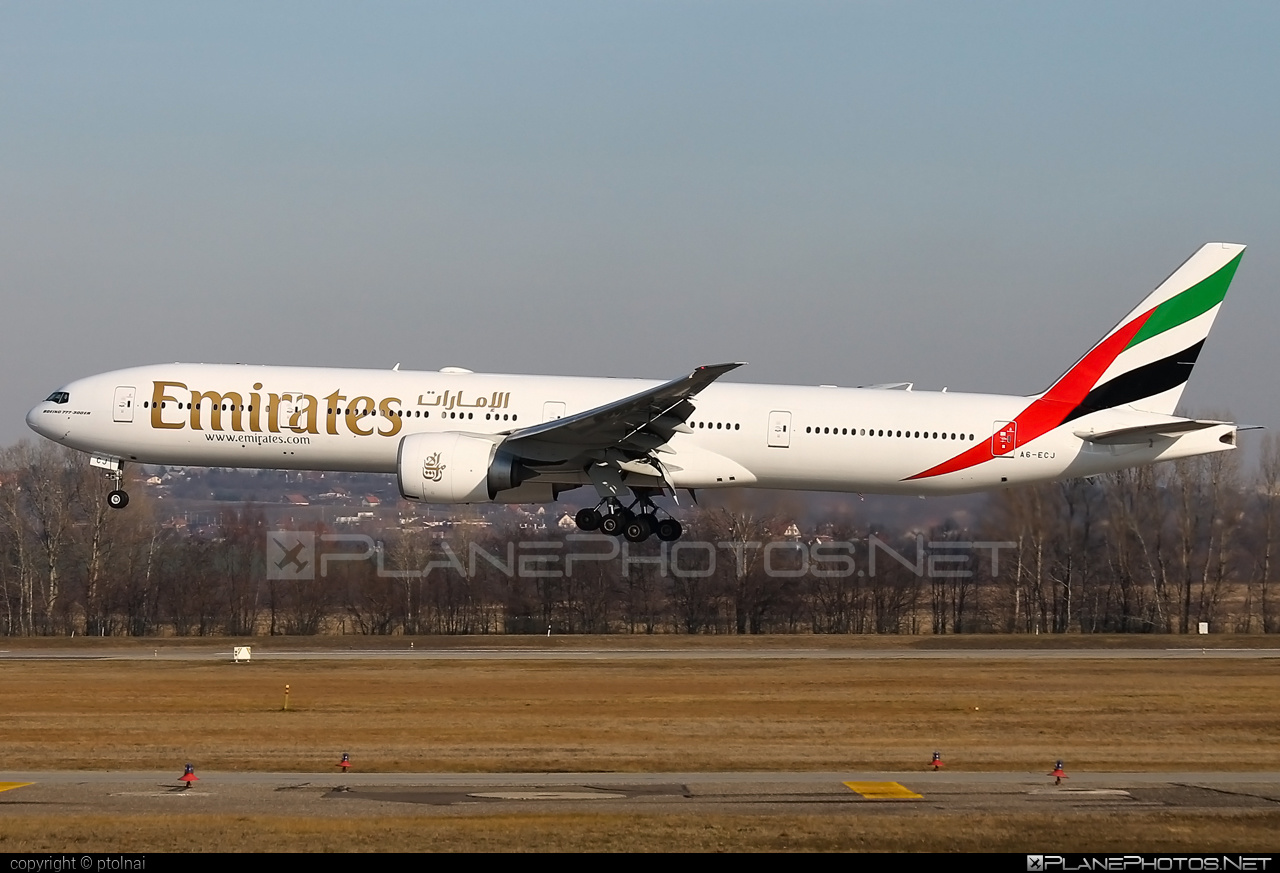 Boeing 777-300ER - A6-ECJ operated by Emirates #b777 #b777er #boeing #boeing777 #emirates #tripleseven
