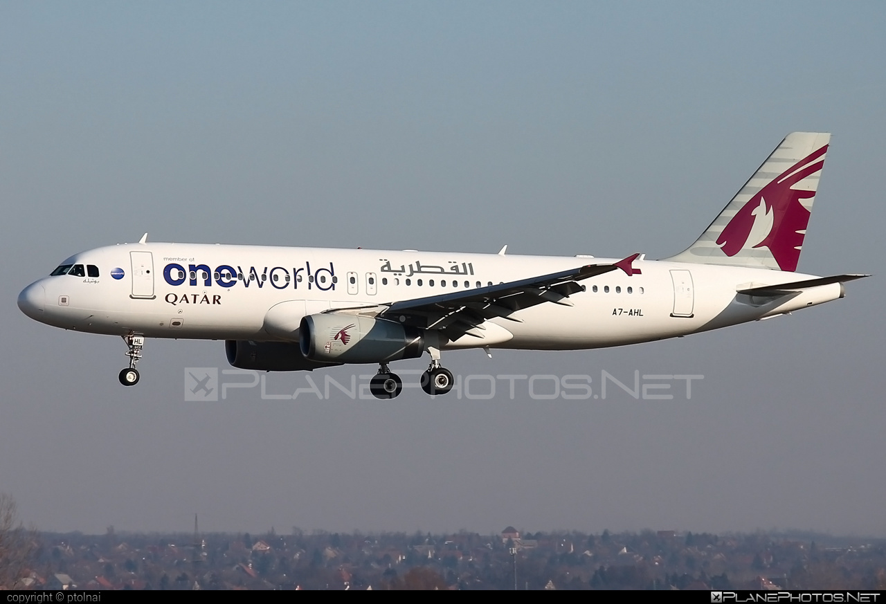 Airbus A320-232 - A7-AHL operated by Qatar Airways #a320 #a320family #airbus #airbus320 #oneworld #qatarairways