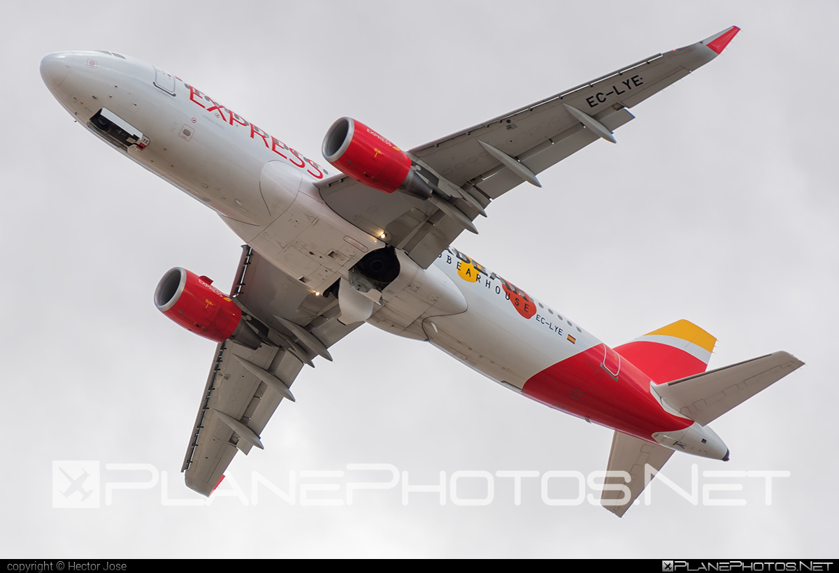 Airbus A320-216 - EC-LYE operated by Iberia Express #a320 #a320family #airbus #airbus320 #iberia #iberiaexpress