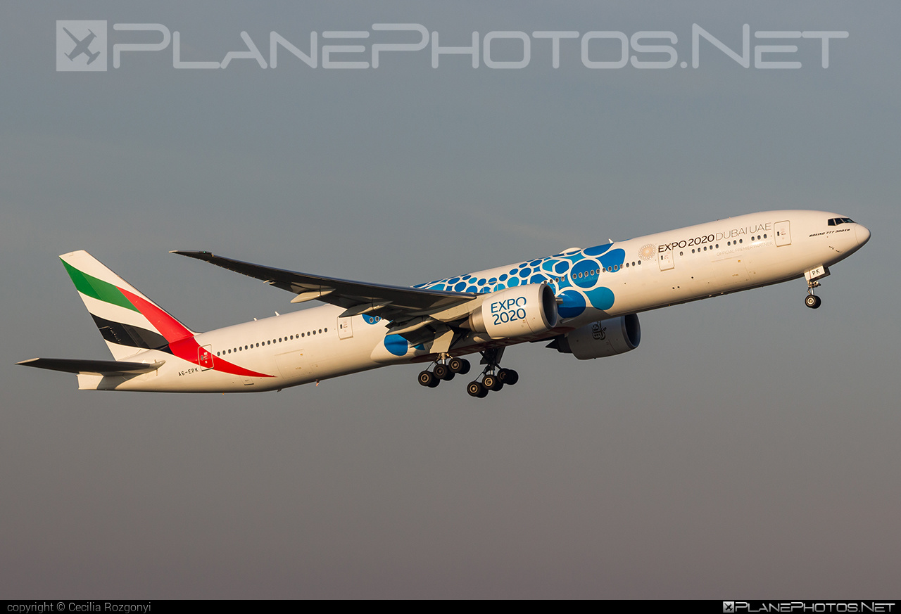 Boeing 777-300ER - A6-EPK operated by Emirates #b777 #b777er #boeing #boeing777 #emirates #tripleseven