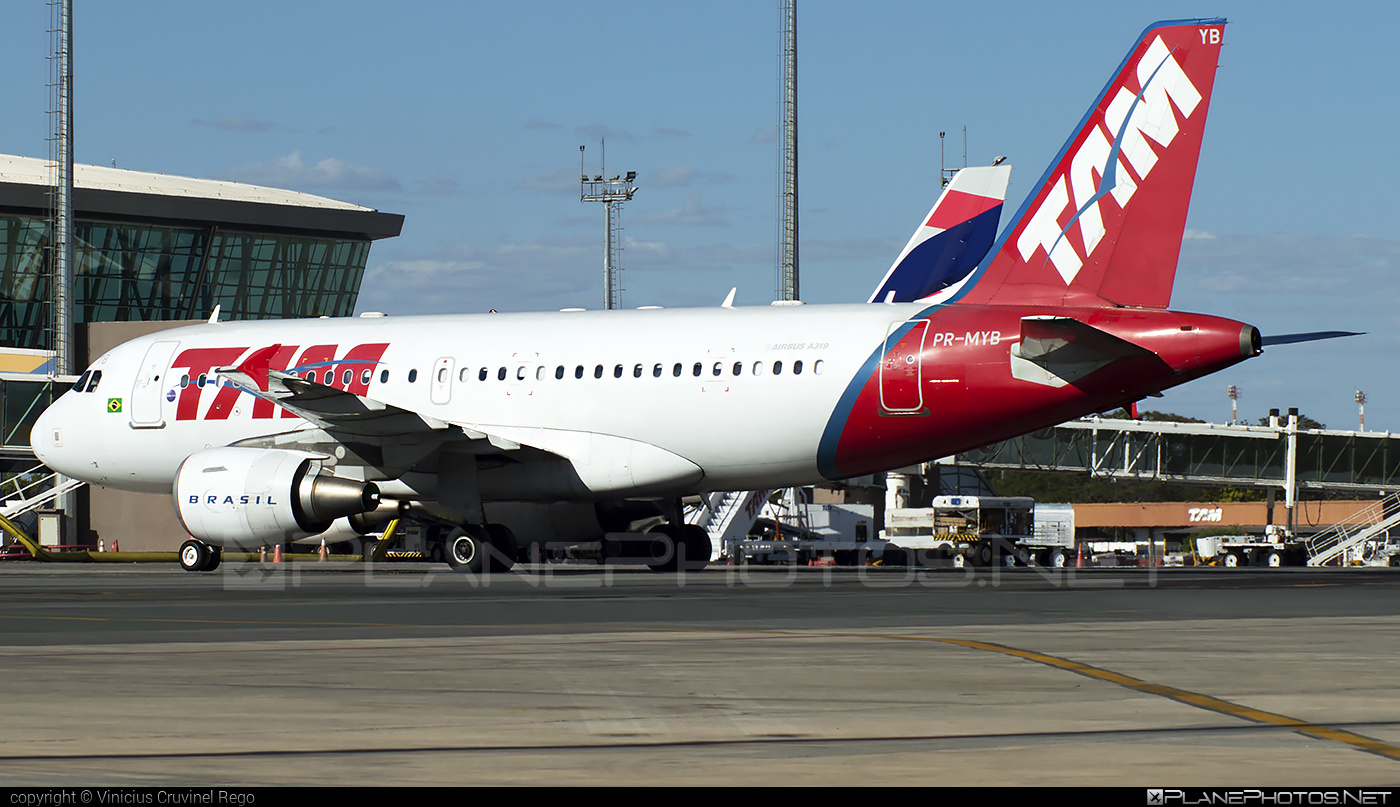Airbus A319-112 - PR-MYB operated by TAM Linhas Aéreas #a319 #a320family #airbus #airbus319 #tam #tamairlines #tamlinhasaereas