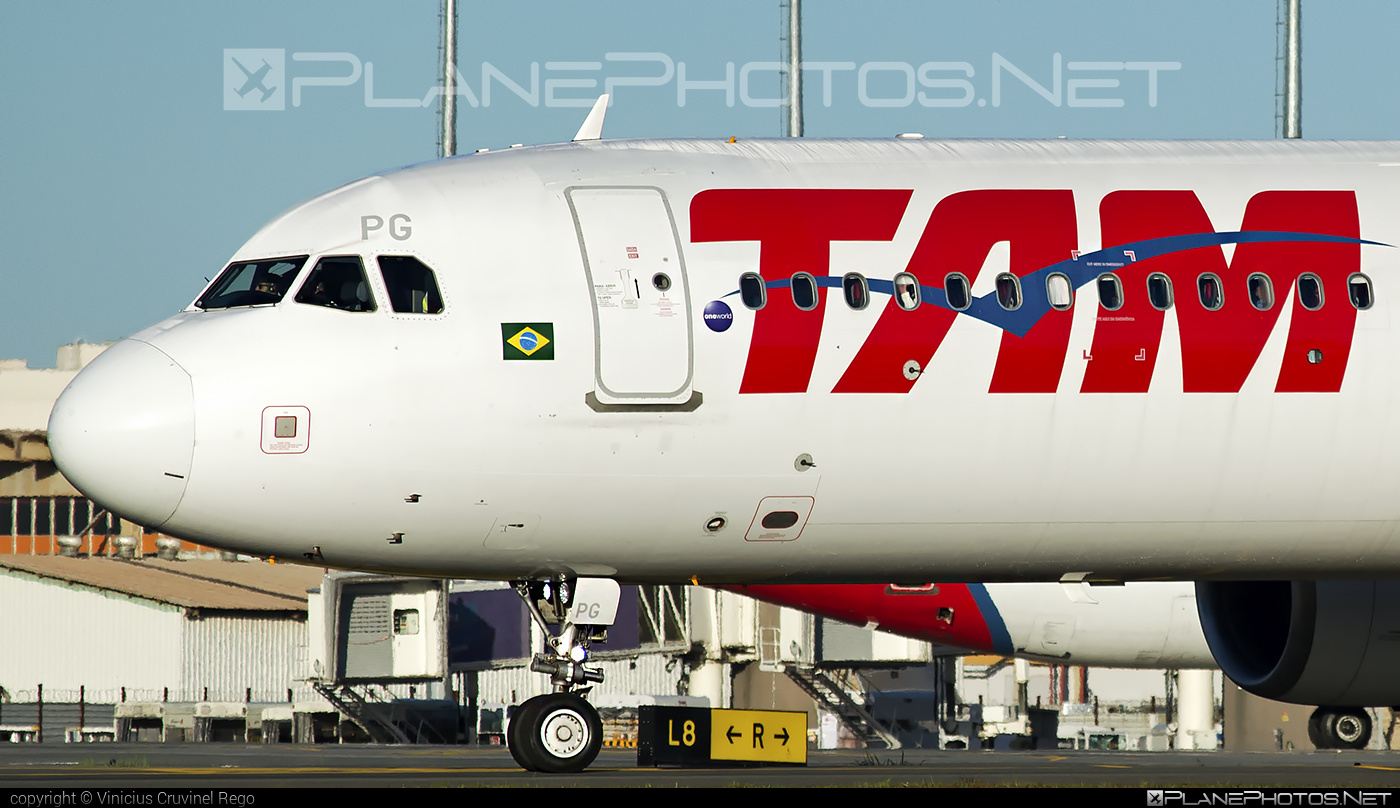 Airbus A321-211 - PT-XPG operated by TAM Linhas Aéreas #a320family #a321 #airbus #airbus321 #tam #tamairlines #tamlinhasaereas