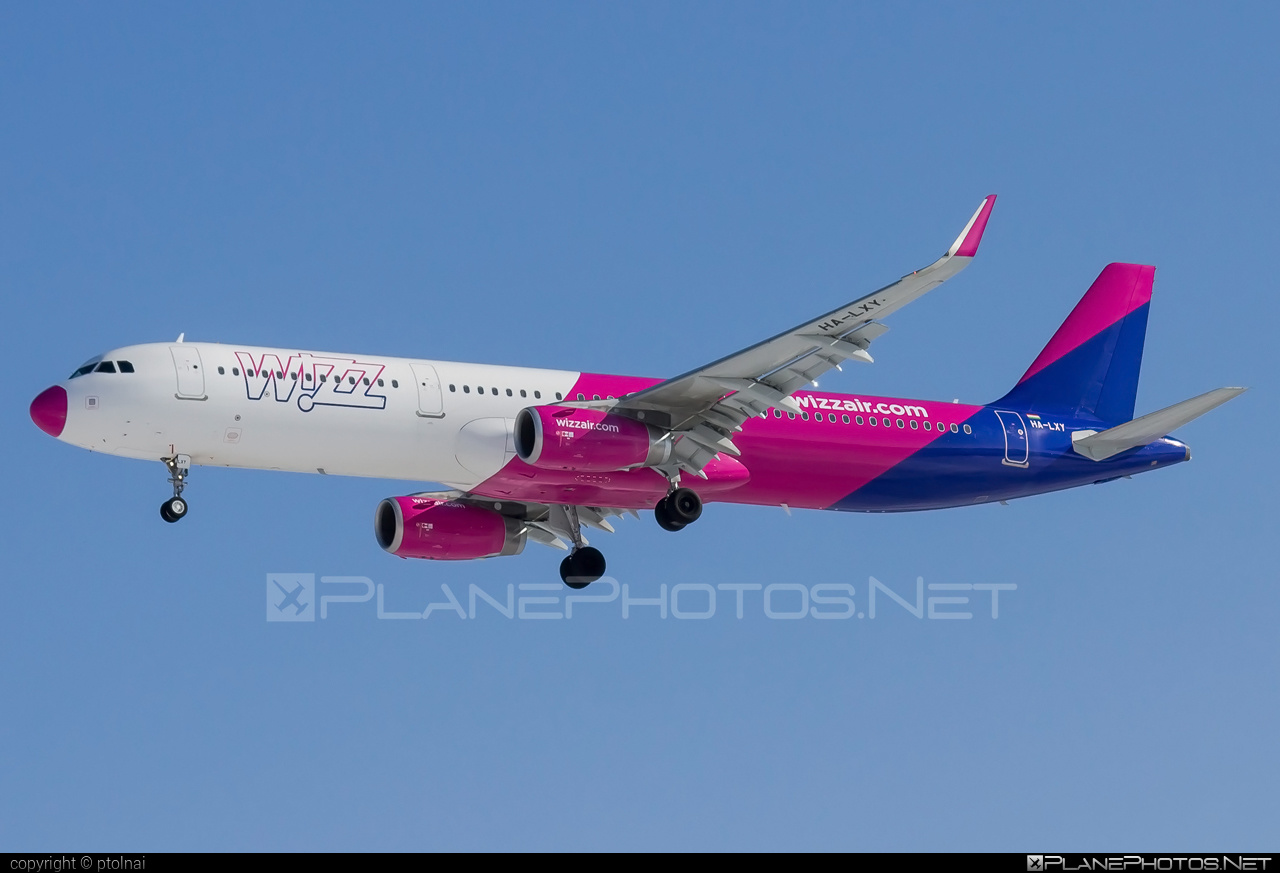 Airbus A321-231 - HA-LXY operated by Wizz Air #a320family #a321 #airbus #airbus321 #wizz #wizzair
