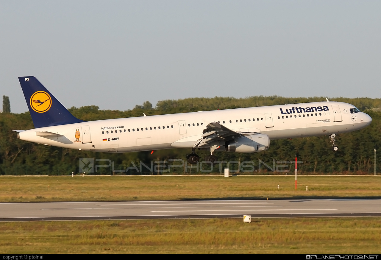 Airbus A321-131 - D-AIRY operated by Lufthansa #a320family #a321 #airbus #airbus321 #lufthansa