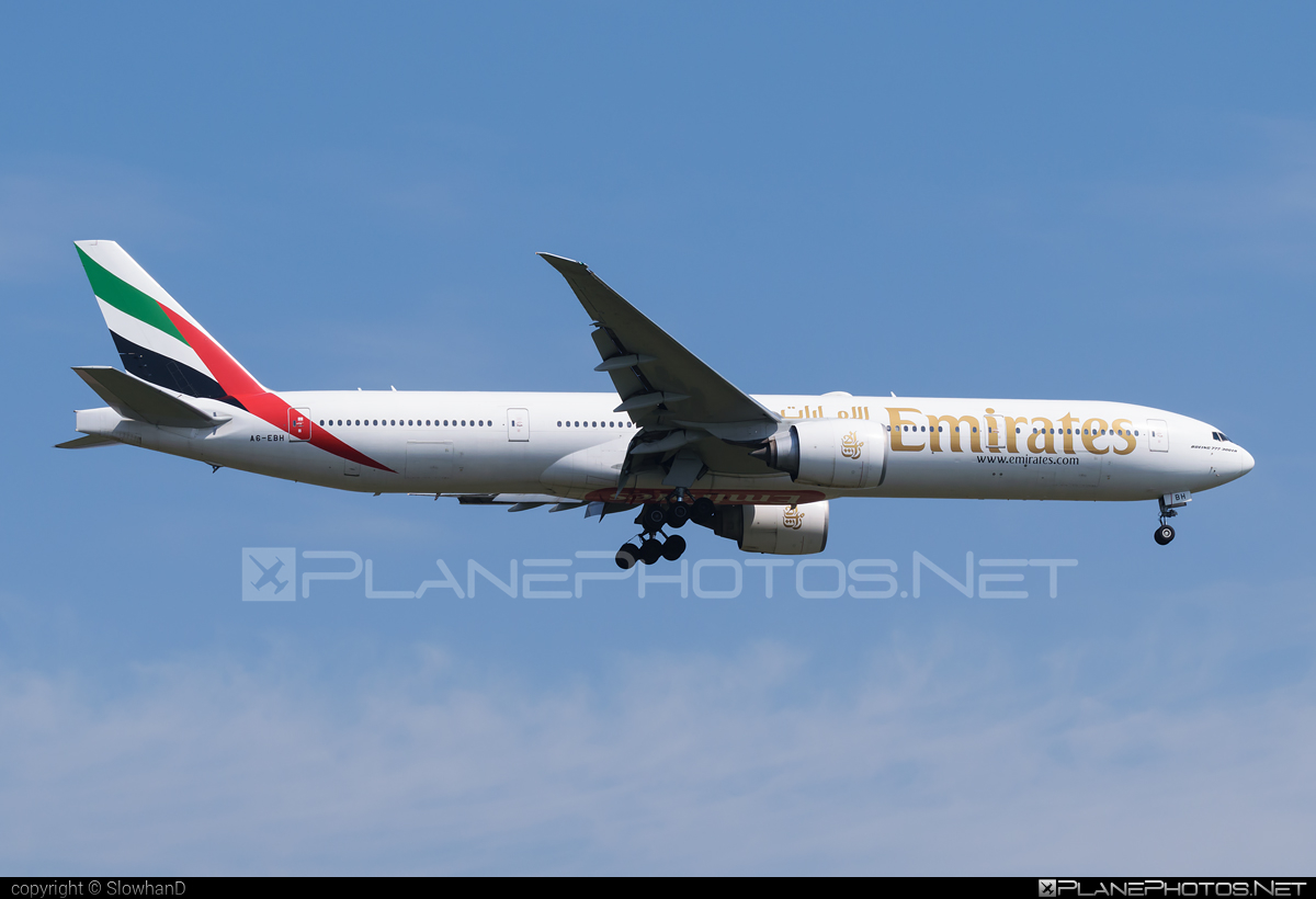 Boeing 777-300ER - A6-EBH operated by Emirates #b777 #b777er #boeing #boeing777 #emirates #tripleseven