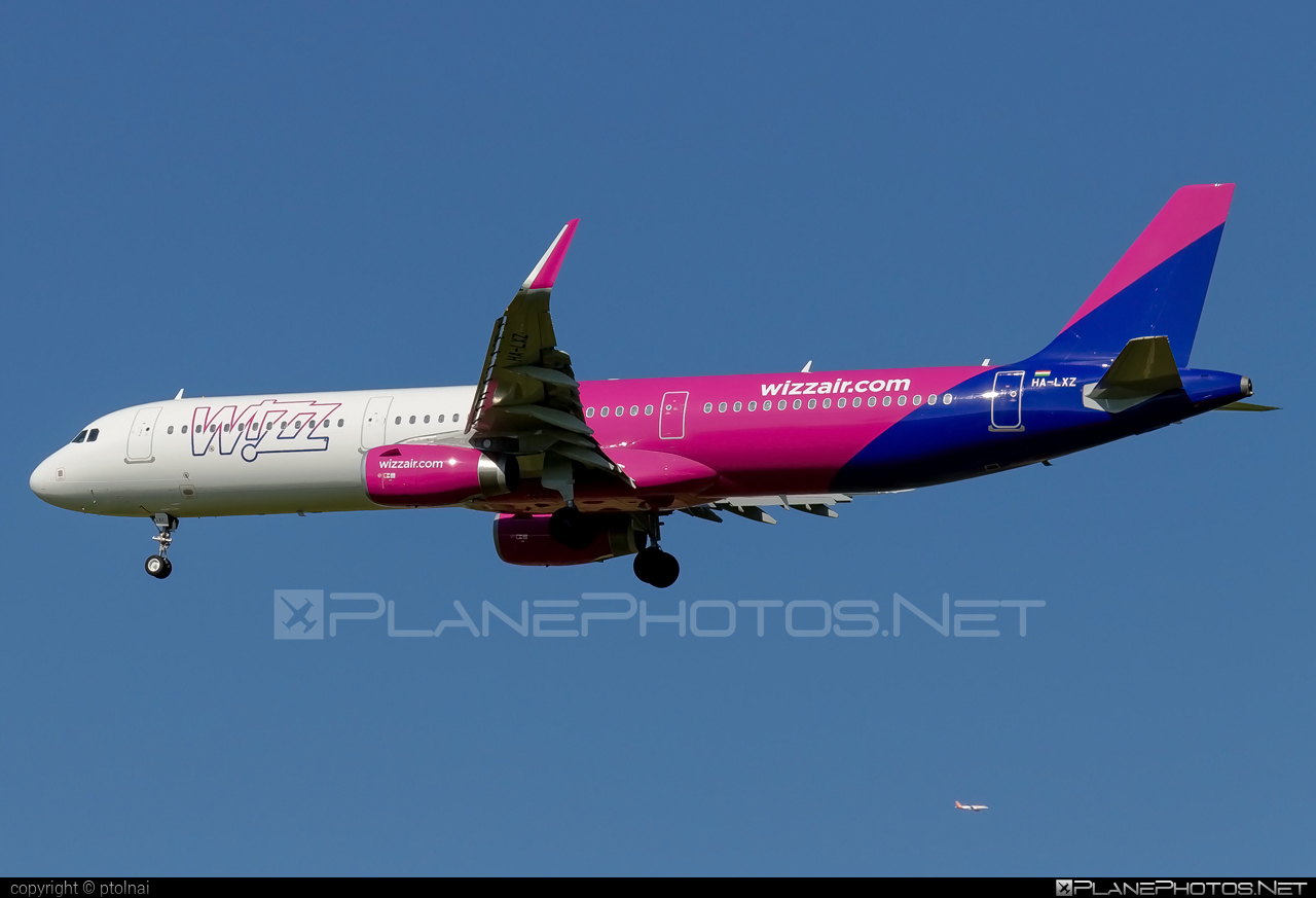 Airbus A321-231 - HA-LXZ operated by Wizz Air #a320family #a321 #airbus #airbus321 #wizz #wizzair