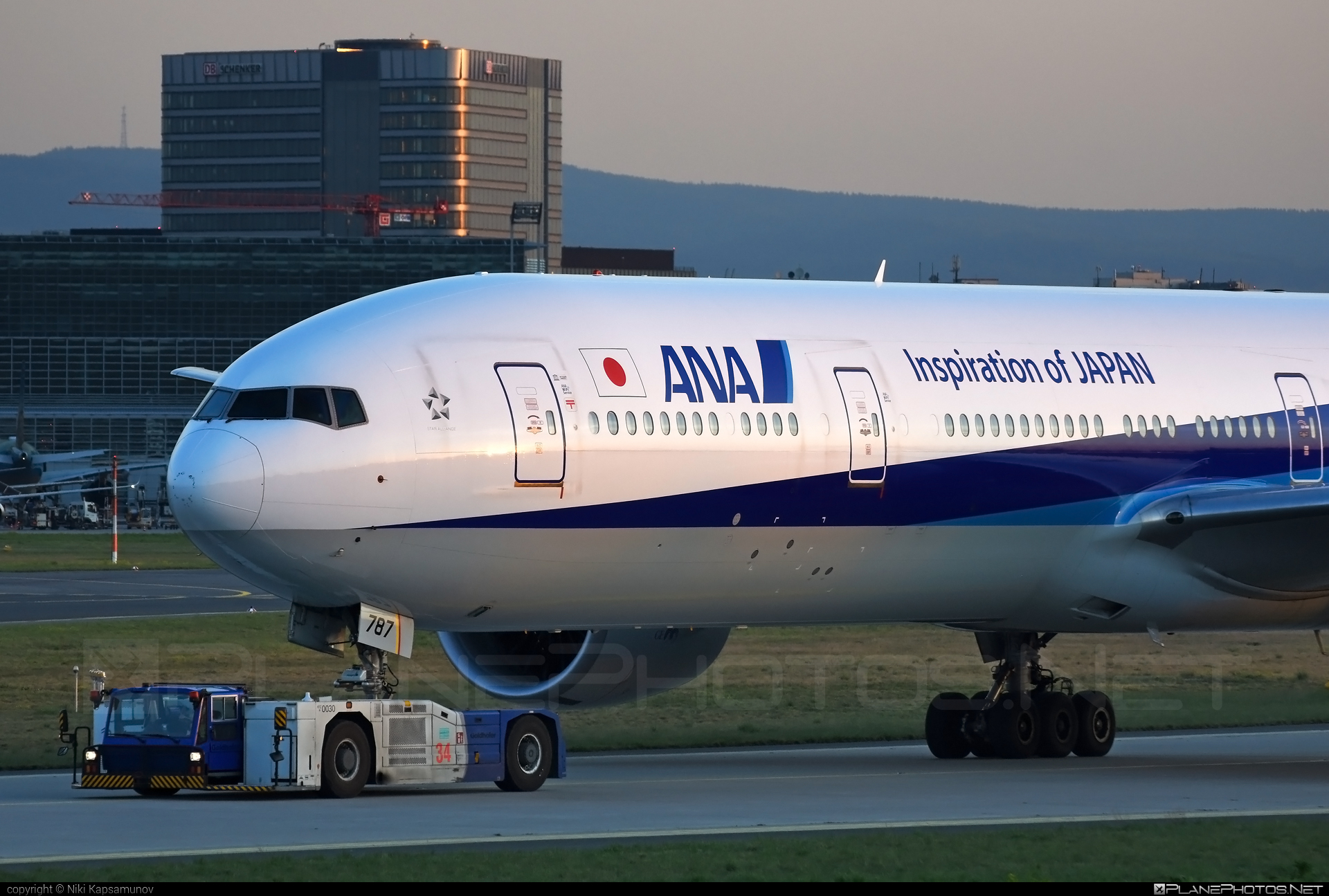 1/200 ANA Boeing 777-300ER JA787A model airplane Super Sound