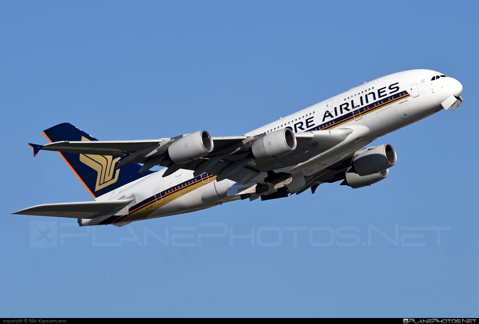 Airbus A380-841 - 9V-SKS operated by Singapore Airlines #a380 #a380family #airbus #airbus380 #singaporeairlines