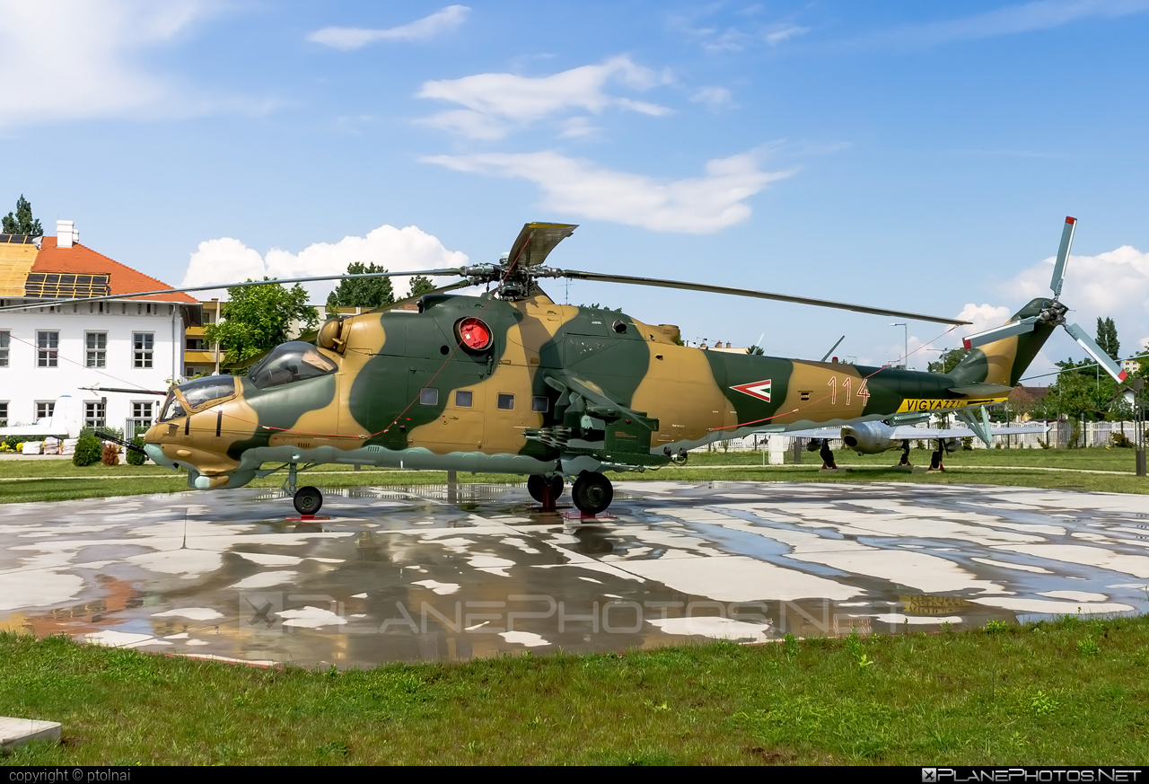Mil Mi-24D - 114 operated by Magyar Légierő (Hungarian Air Force) #hungarianairforce #magyarlegiero #mi24 #mi24d #mil #mil24 #mil24d #milhelicopters