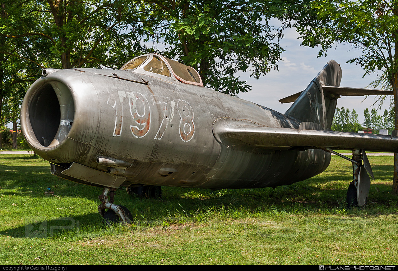 Mikoyan-Gurevich MiG-15bis - 814 operated by Magyar Néphadsereg (Hungarian People's Army) #hungarianpeoplesarmy #magyarnephadsereg #mig #mig15 #mig15bis #mikoyangurevich