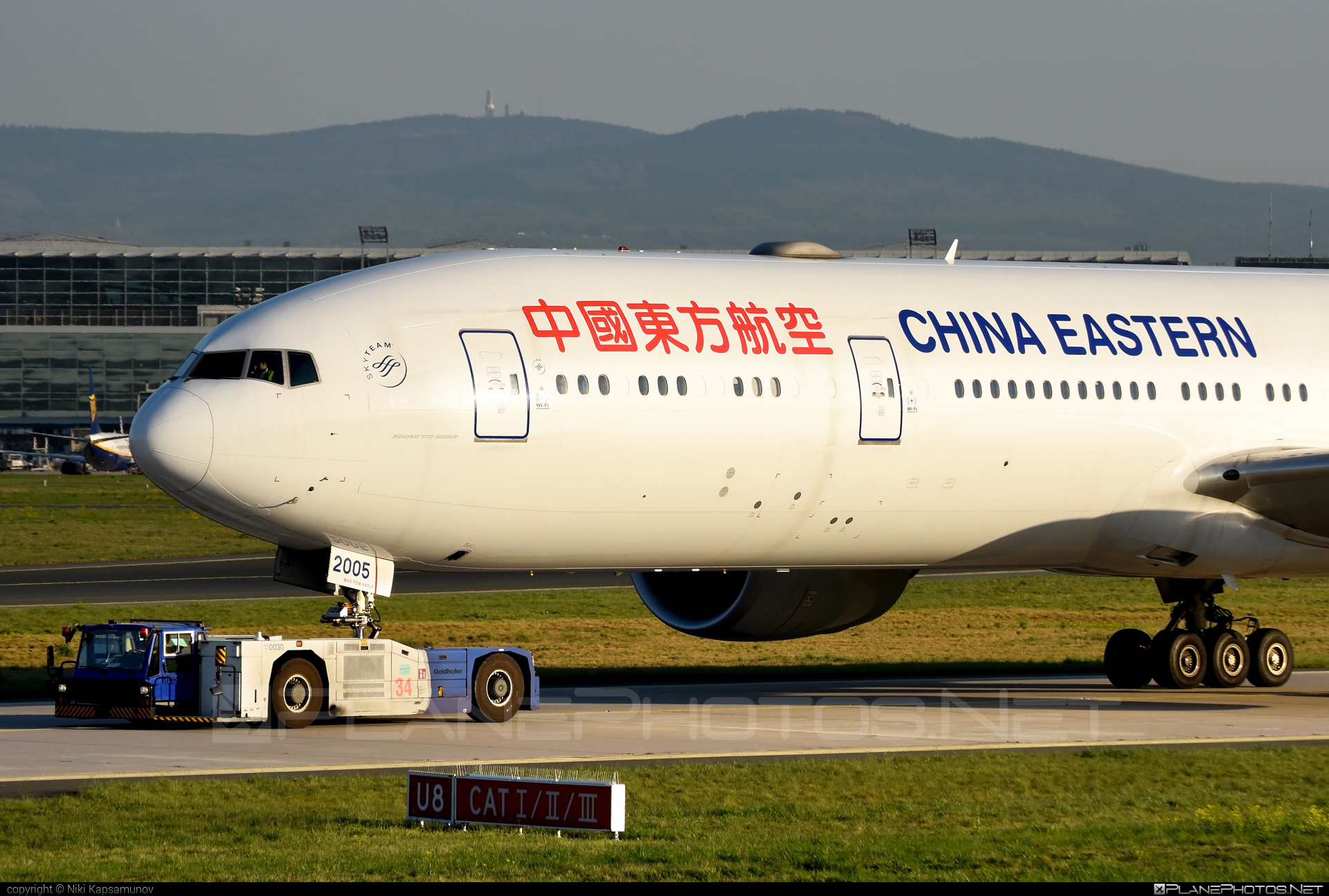 Boeing 777-300ER - B-2005 operated by China Eastern Airlines #b777 #b777er #boeing #boeing777 #chinaeastern #chinaeasternairlines #tripleseven