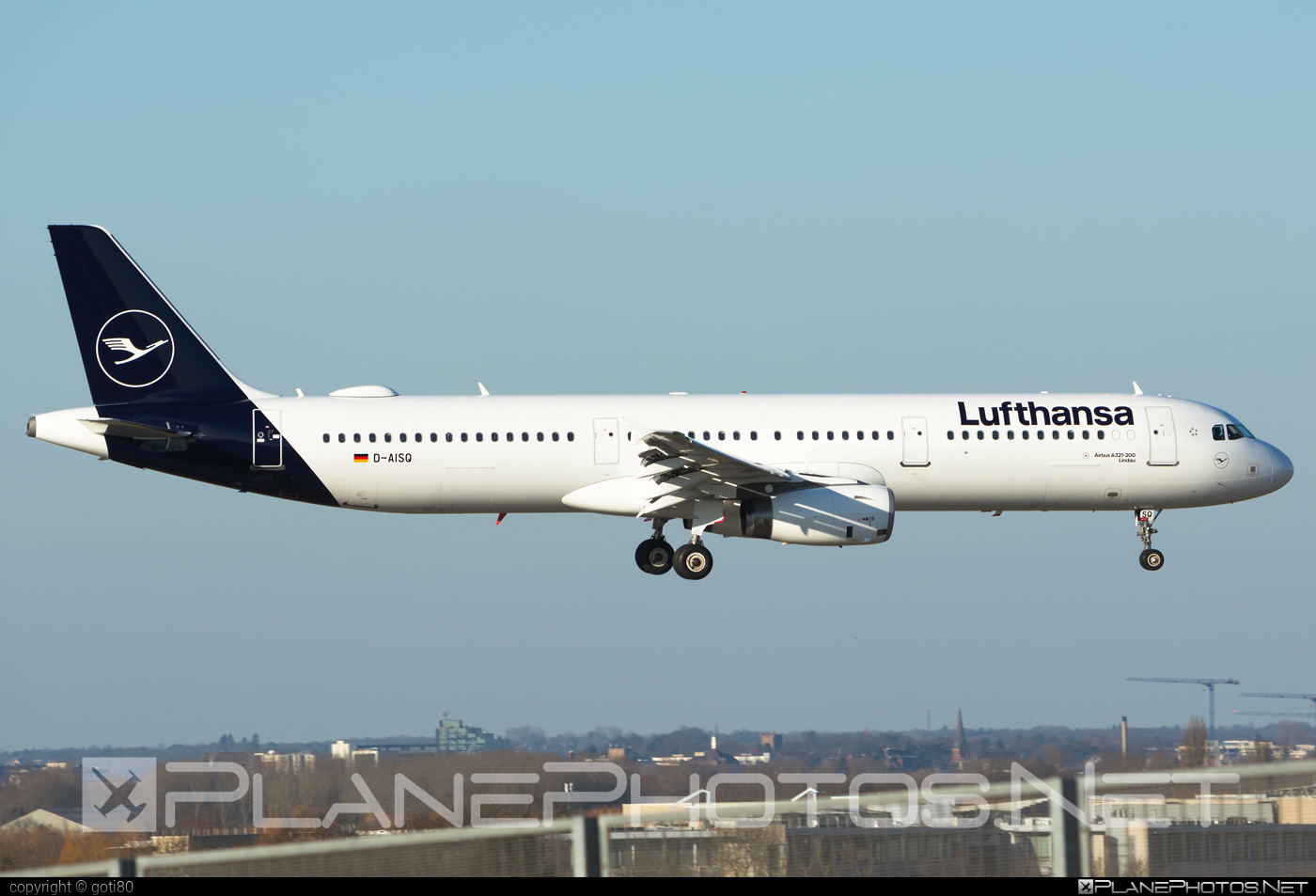 Airbus A321-231 - D-AISQ operated by Lufthansa #a320family #a321 #airbus #airbus321 #lufthansa