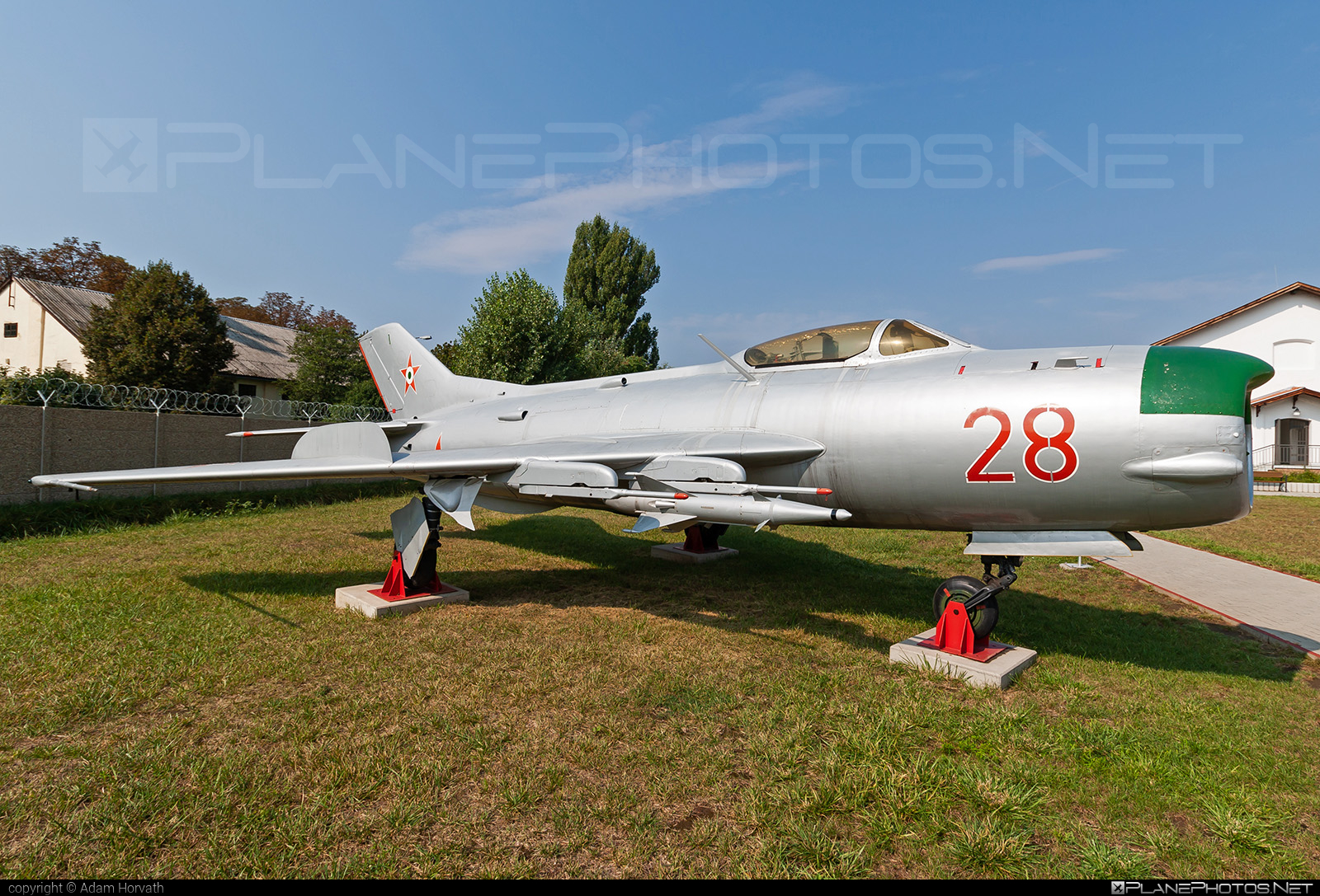 Mikoyan-Gurevich MiG-19PM - 28 operated by Magyar Néphadsereg (Hungarian People's Army) #hungarianpeoplesarmy #magyarnephadsereg #mig #mikoyangurevich