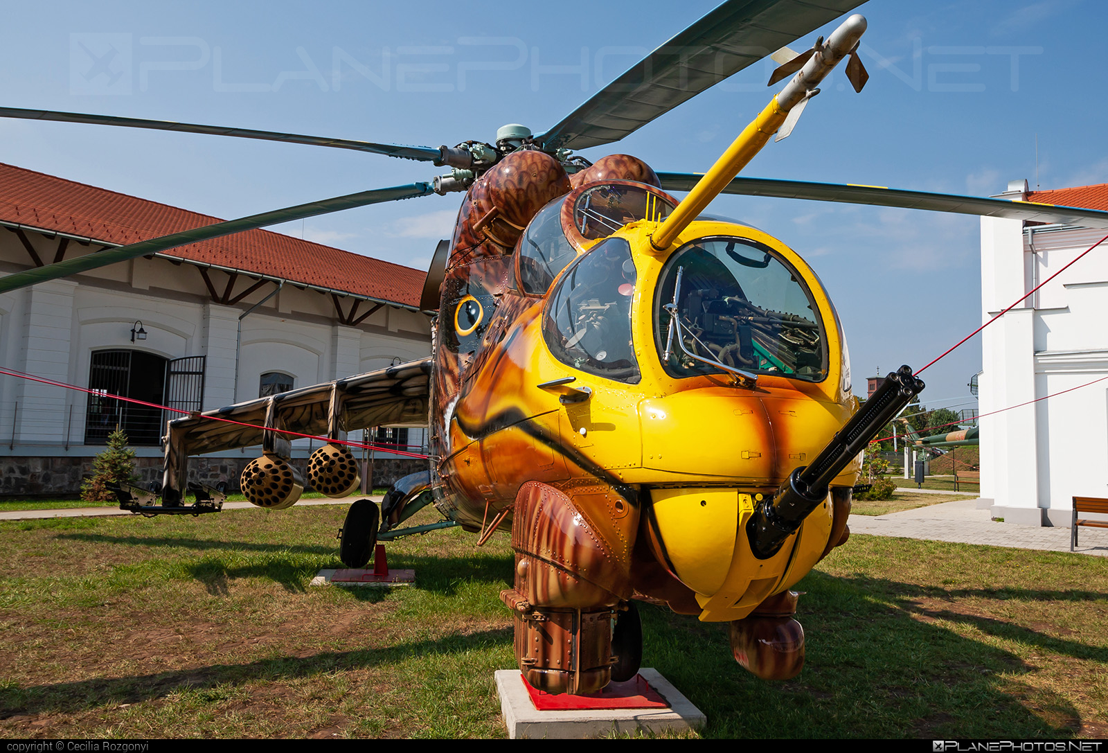Mil Mi-24D - 117 operated by Magyar Légierő (Hungarian Air Force) #hungarianairforce #magyarlegiero #mi24 #mi24d #mil #mil24 #mil24d #milhelicopters