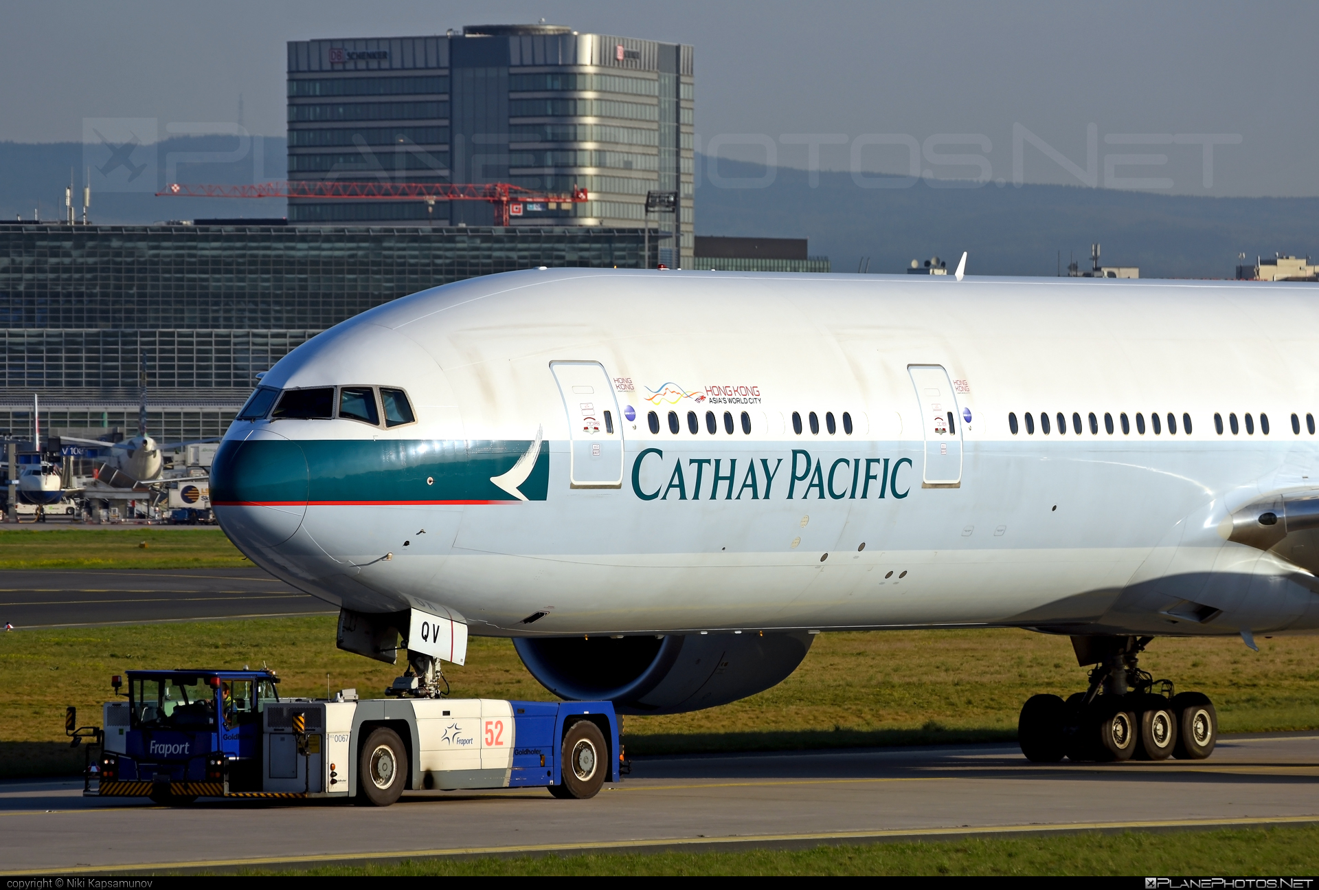 Boeing 777-300ER - B-KQV operated by Cathay Pacific Airways #b777 #b777er #boeing #boeing777 #cathaypacific #cathaypacificairways #tripleseven