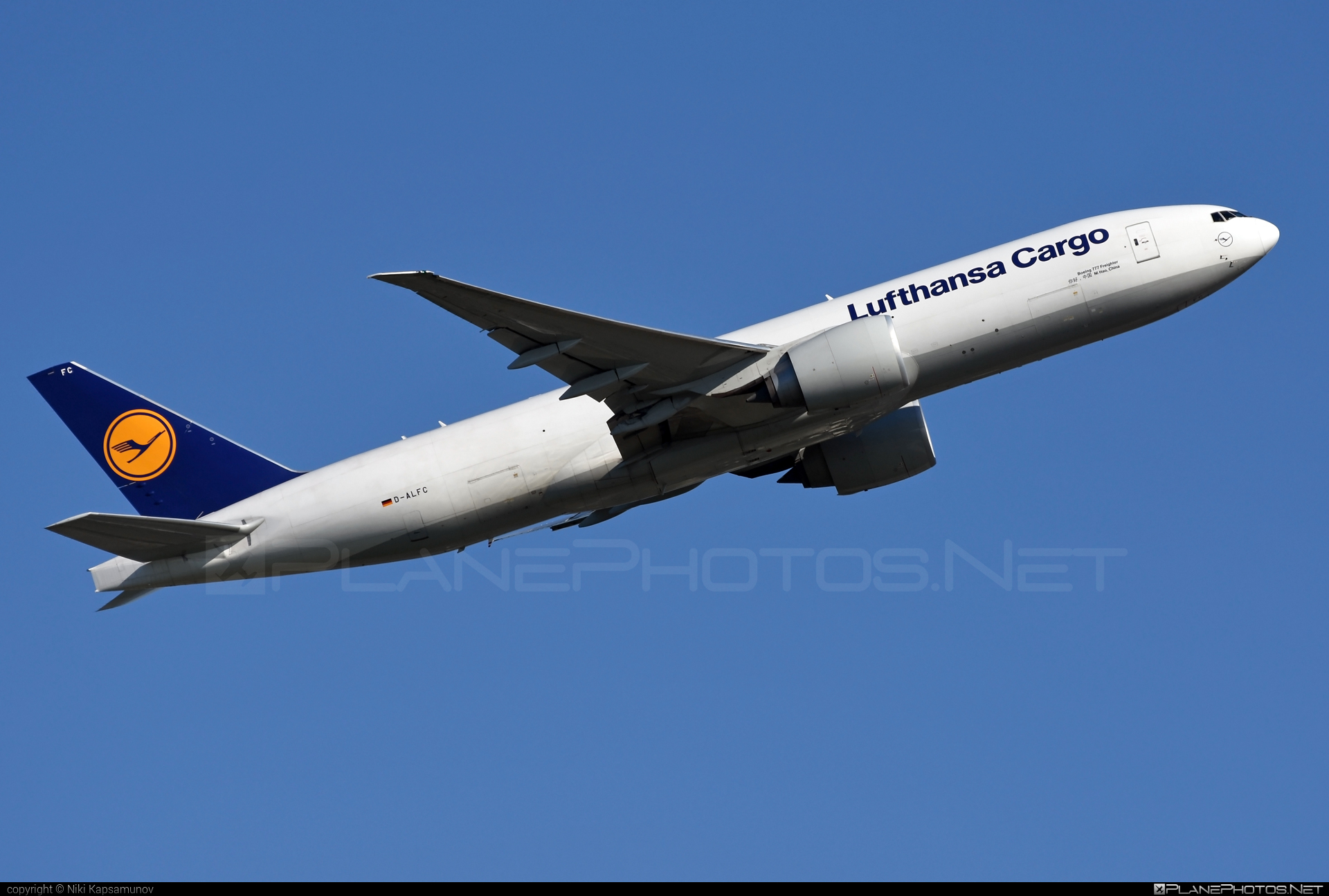 Boeing 777F - D-ALFC operated by Lufthansa Cargo #b777 #b777f #b777freighter #boeing #boeing777 #lufthansa #lufthansacargo #tripleseven